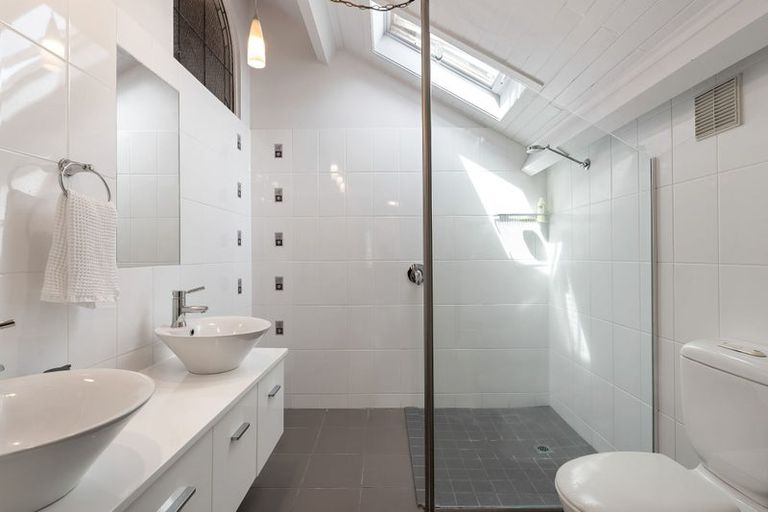 Photo of property in 2/32 Pitt Street, Wadestown, Wellington, 6012