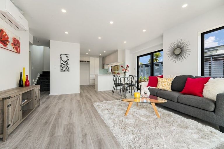 Photo of property in 13a Renata Crescent, Te Atatu Peninsula, Auckland, 0610