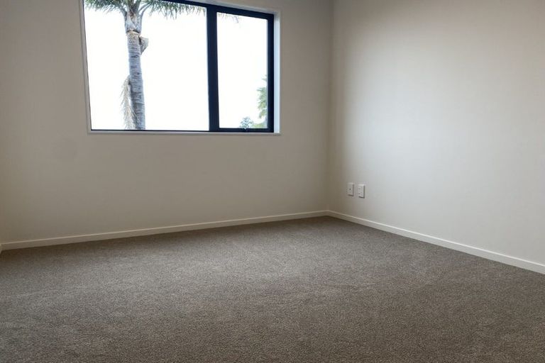 Photo of property in 27 Paetai Lane, Te Atatu Peninsula, 0610