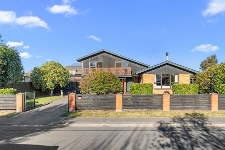 Photo of property in 4 Kingham Place, Avonhead, Christchurch, 8042