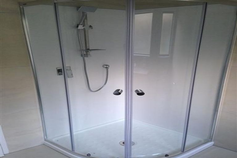 Photo of property in 90 Oaktree Avenue, Browns Bay, Auckland, 0630