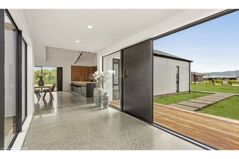 Photo of property in 35 Mike Smith Drive, Cambridge, 3434