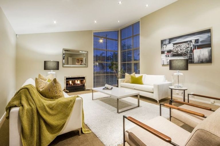 Photo of property in 14 English Oak Drive, Schnapper Rock, Auckland, 0632