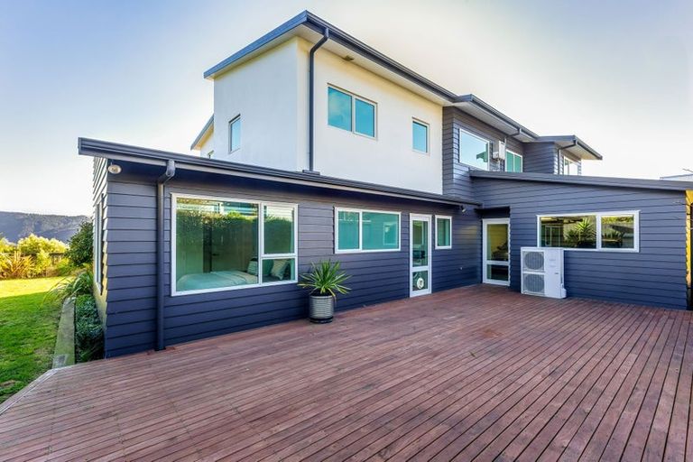 Photo of property in 26 Kilkelly Close, Tawa, Wellington, 5028