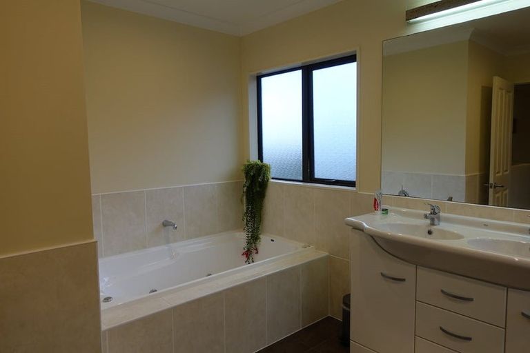 Photo of property in 64 Amesbury Drive, Churton Park, Wellington, 6037