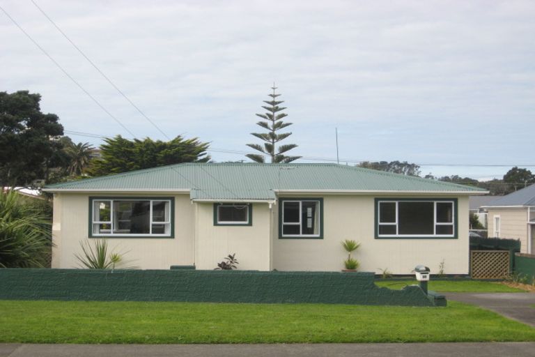 Photo of property in 24 Paritutu Road, Spotswood, New Plymouth, 4310