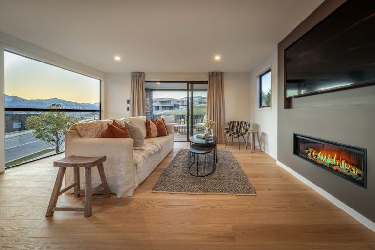 Photo of property in 18 Fenton Avenue, Wanaka, 9305