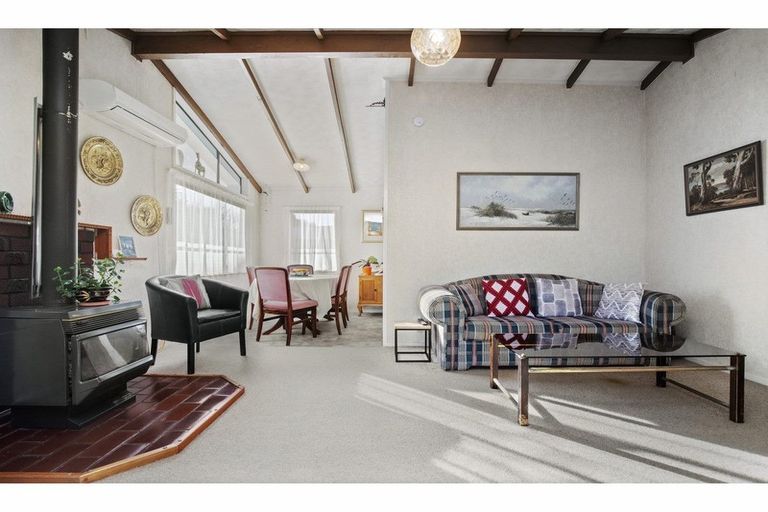 Photo of property in 11 Lina Place, Waiuku, 2123