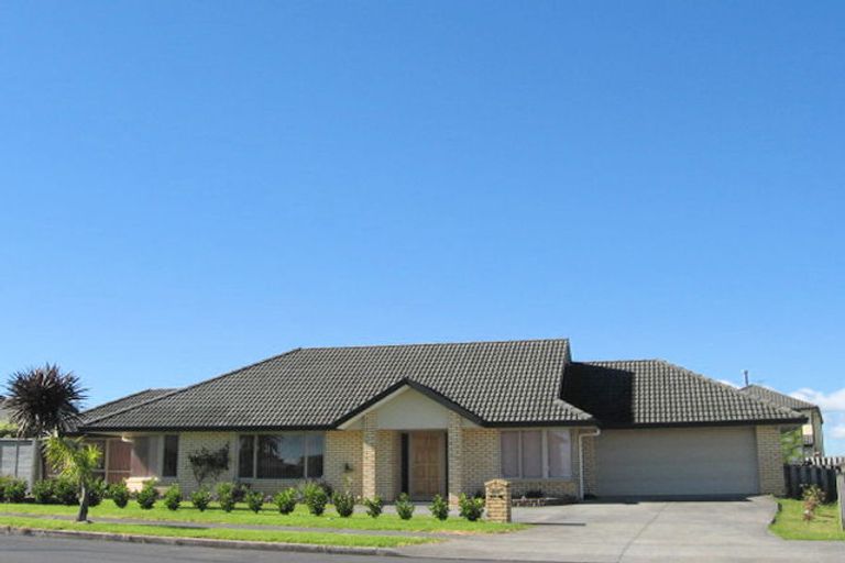 Photo of property in 221 Hill Road, The Gardens, Auckland, 2105