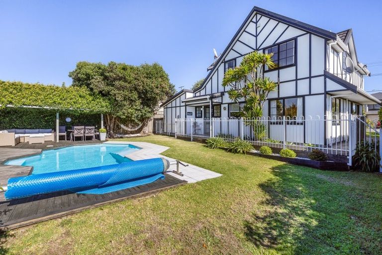 Photo of property in 129 Seaview Road, Paraparaumu Beach, Paraparaumu, 5032
