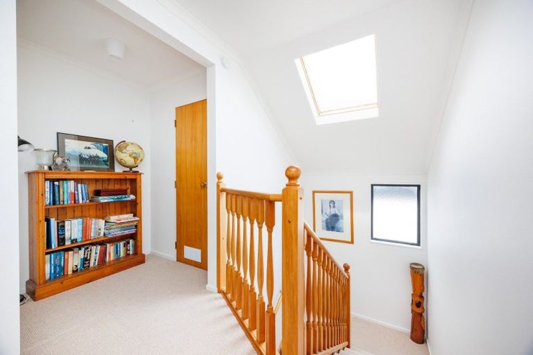 Photo of property in 3 Winston Avenue, Hokowhitu, Palmerston North, 4410