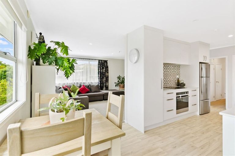 Photo of property in 13 Hewlett Road, Massey, Auckland, 0614