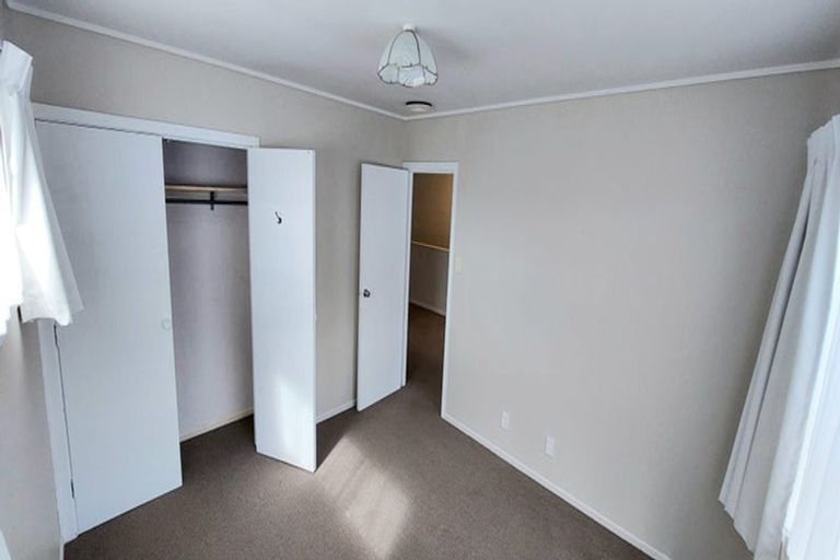 Photo of property in 1/15 Bloomsbury Grove, Newlands, Wellington, 6037