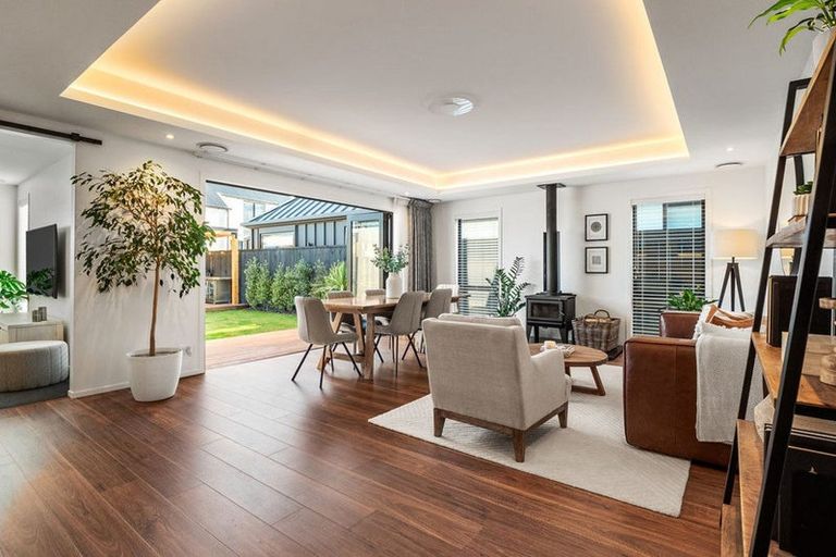 Photo of property in 37 Barn Road, Jacks Point, 9371