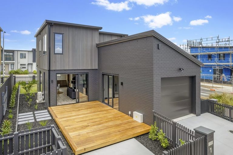 Photo of property in 1 Huljich Way, Hobsonville, Auckland, 0616