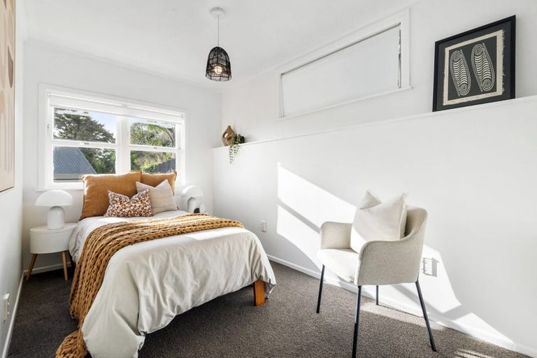 Photo of property in 1/106 Island Bay Road, Beach Haven, Auckland, 0626