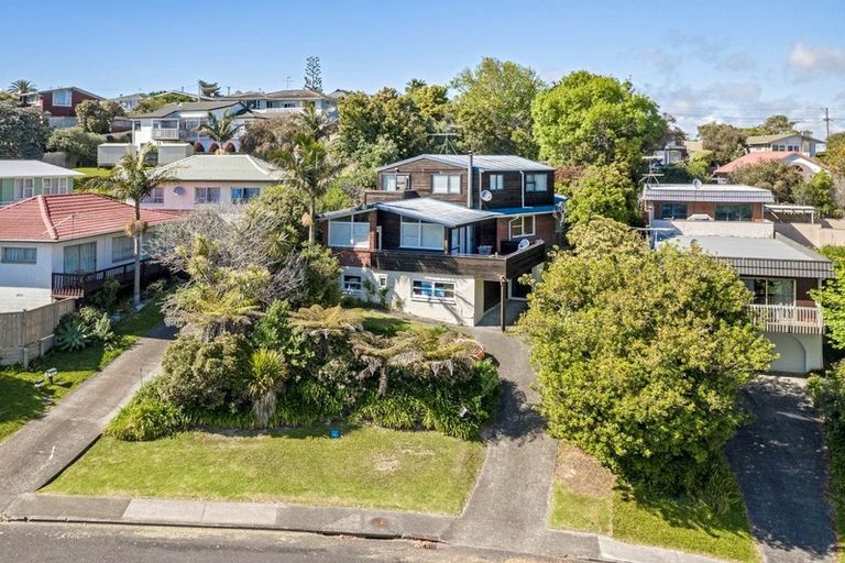 Photo of property in 20 Holt Avenue, Torbay, Auckland, 0630
