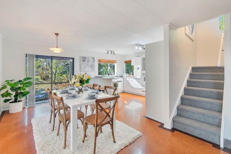 Photo of property in 215 Kaipara Road, Papakura, 2582