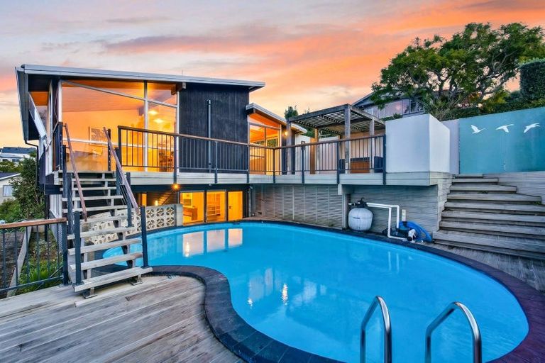 Photo of property in 17 Spencer Road, Hospital Hill, Napier, 4110