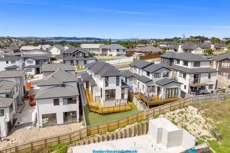 Photo of property in 36 Mcwhirters Farm Lane, Massey, Auckland, 0614