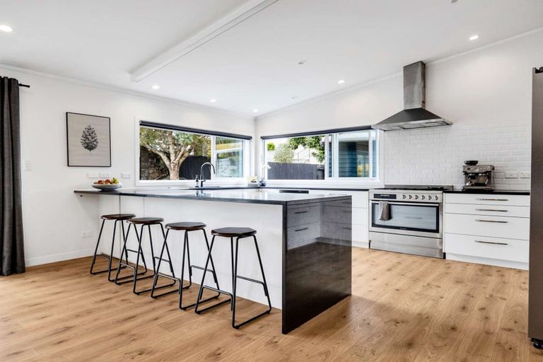 Photo of property in 1 Melia Place, Stanmore Bay, Whangaparaoa, 0932