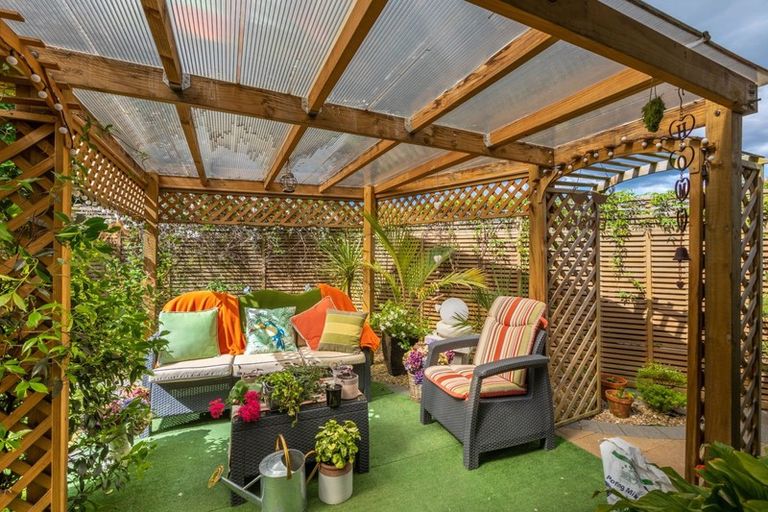 Photo of property in 64 Hetley Crescent, Taradale, Napier, 4112