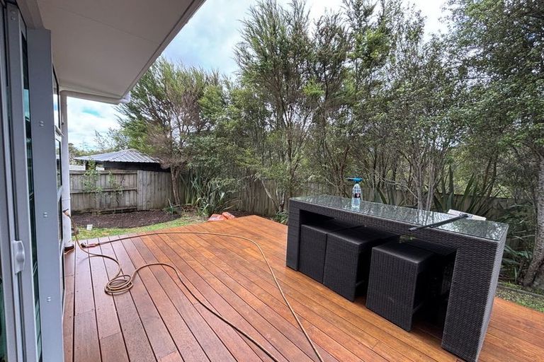 Photo of property in 28 Bur Oak Terrace, Schnapper Rock, Auckland, 0632