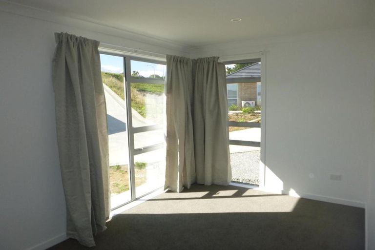 Photo of property in 90 Sunstone Crescent, Timberlea, Upper Hutt, 5018
