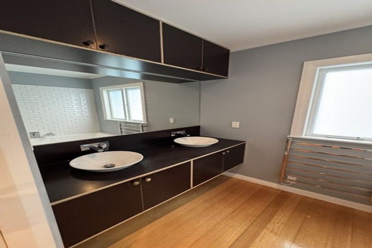 Photo of property in 29 Maida Vale Road, Roseneath, Wellington, 6011