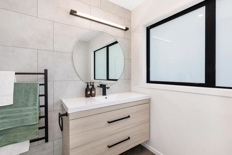 Photo of property in 31 Rewarewa Crescent, Waikanae, 5036