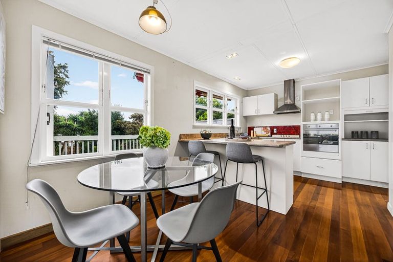 Photo of property in 49 Tiroroa Avenue, Te Atatu South, Auckland, 0610