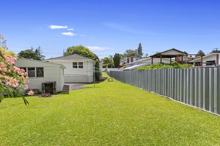 Photo of property in 121 Vodanovich Road, Te Atatu South, Auckland, 0610