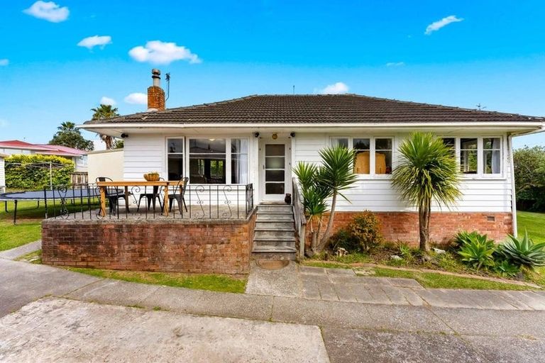 Photo of property in 48 Amberley Avenue, Te Atatu South, Auckland, 0610