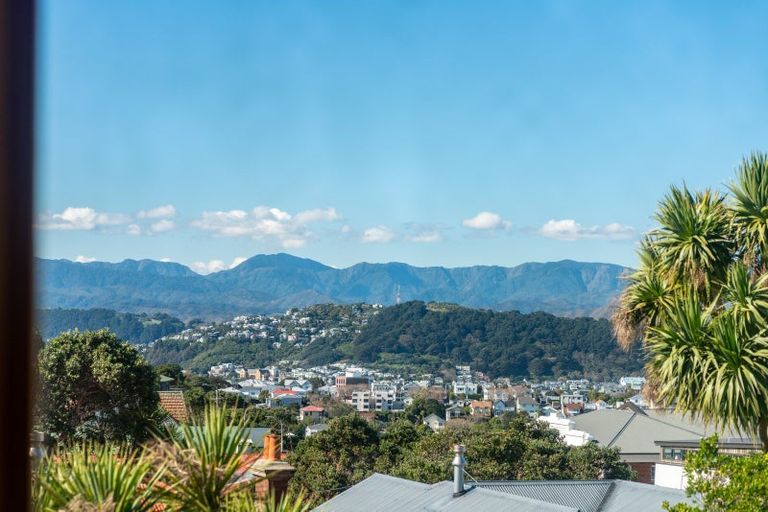 Photo of property in 97 Creswick Terrace, Northland, Wellington, 6012