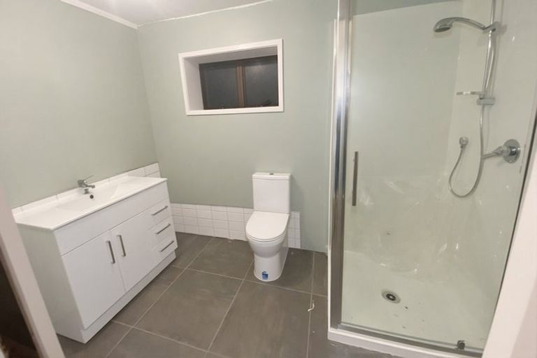 Photo of property in 1/5a Pullum Street, Birkenhead, Auckland, 0626