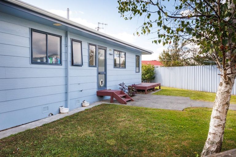 Photo of property in 28 Peppertree Glade, Kelvin Grove, Palmerston North, 4414
