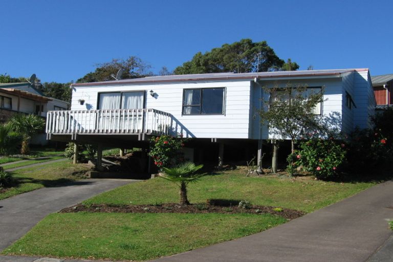 Photo of property in 28 Pahi Place, West Harbour, Auckland, 0618