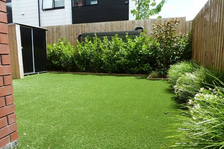 Photo of property in 11/19 Karamu Street, Te Atatu Peninsula, Auckland, 0610