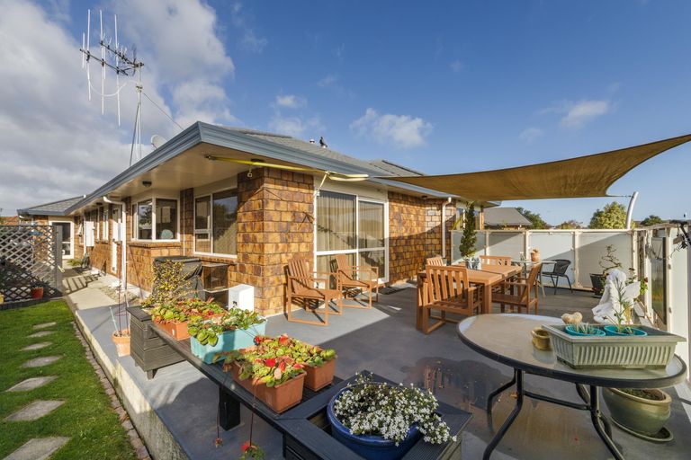 Photo of property in 44 Peter Hall Drive, Kelvin Grove, Palmerston North, 4414