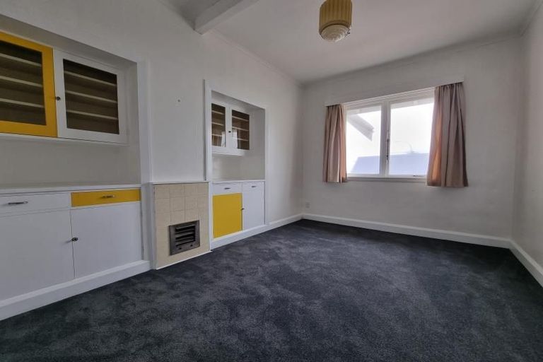 Photo of property in 212 Queens Drive, Lyall Bay, Wellington, 6022