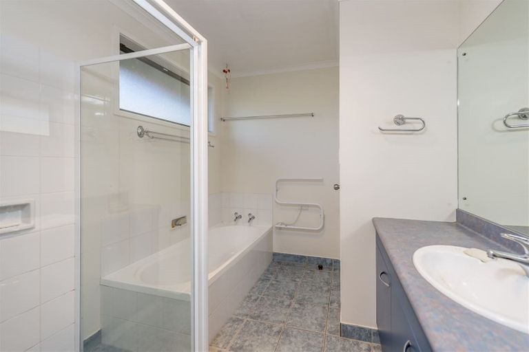 Photo of property in 80 Cabeleigh Drive, Helensville, 0800