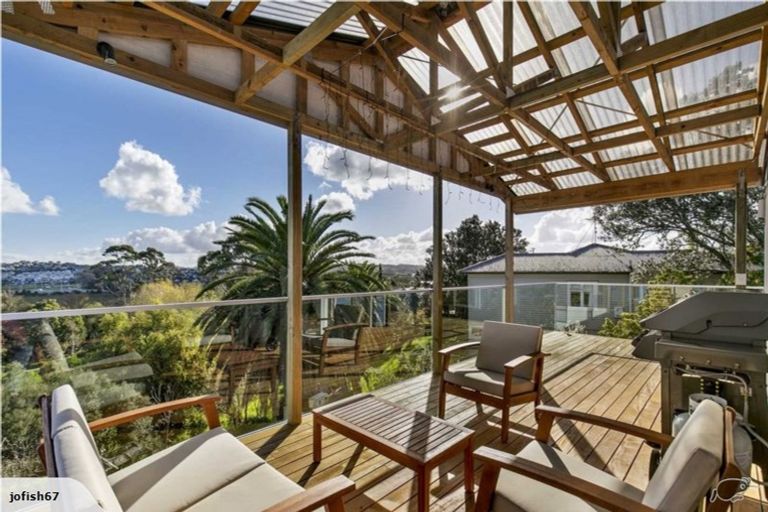 Photo of property in 28 Moffat Road, Red Beach, 0932