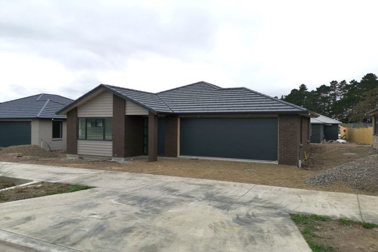 Photo of property in 10 Ropere Street, Kumeu, 0810