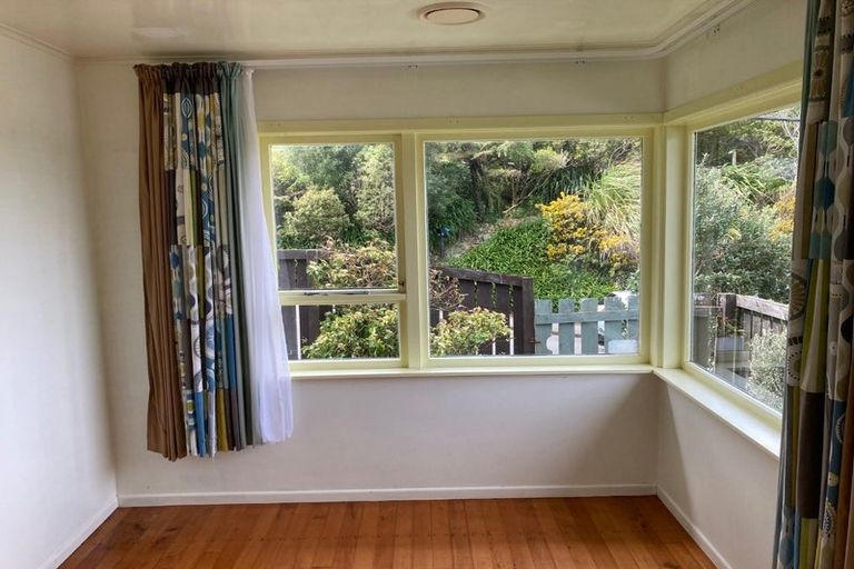 Photo of property in 52 Salford Street, Newlands, Wellington, 6037