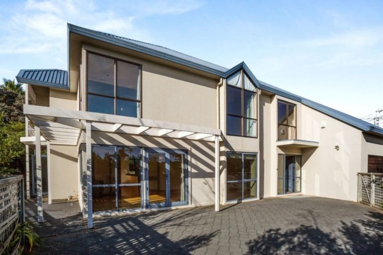 Photo of property in 13 Saunders Close, Whitby, Porirua, 5024