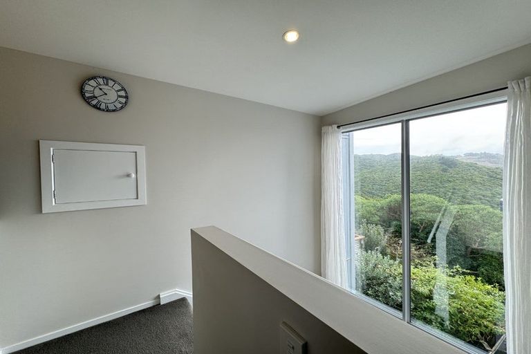 Photo of property in 61 Tamworth Crescent, Newlands, Wellington, 6037