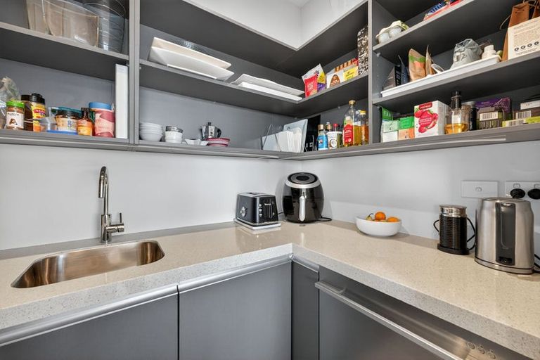 Photo of property in 15 Beechwood Road, Rothesay Bay, Auckland, 0630