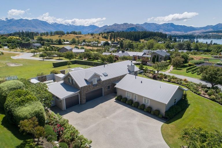 Photo of property in 2 Elderberry Crescent, Wanaka, 9305