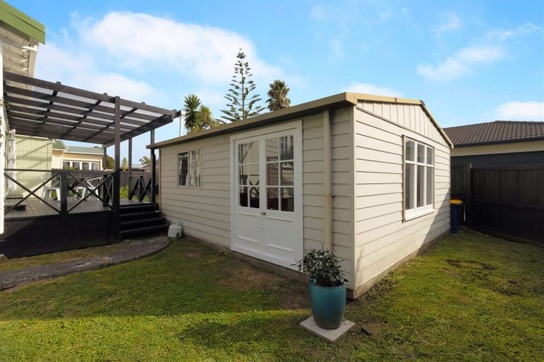 Photo of property in 5 Rewa Street, New Lynn, Auckland, 0600