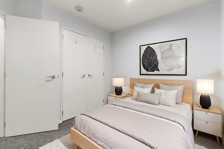 Photo of property in 2b/5 Kent Terrace, Mount Victoria, Wellington, 6011